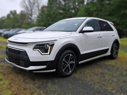 Kia Niro LX FWD 2025