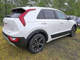 Kia Niro LX FWD 2025