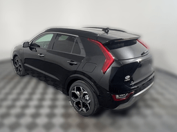 Kia Niro EX Touring FWD 2025