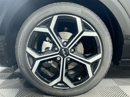 Kia Niro EX Touring FWD 2025