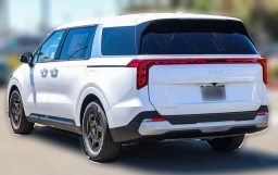 Kia Carnival LXS FWD 2026