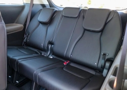 Kia Carnival LXS FWD 2026