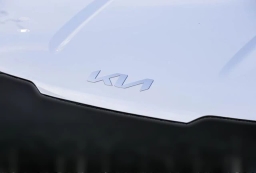 Kia Carnival LXS FWD 2026