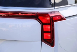 Kia Carnival LXS FWD 2026