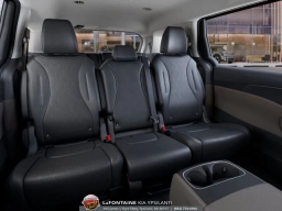 Kia Carnival LXS FWD 2026