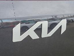 Kia Carnival LXS FWD 2026