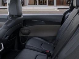 Kia Carnival LXS FWD 2026