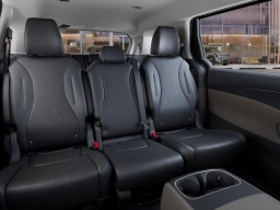 Kia Carnival LXS FWD 2026