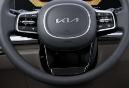 Kia Carnival LXS FWD 2026