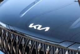 Kia Carnival LXS FWD 2026