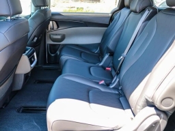 Kia Carnival LXS FWD 2026