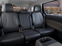 Kia Carnival LXS FWD 2026