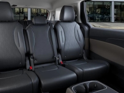 Kia Carnival LXS FWD 2026