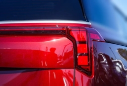 Kia Carnival Hybrid LXS FWD 2026