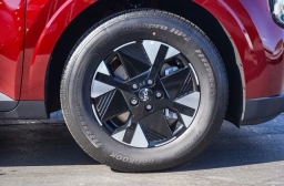 Kia Carnival Hybrid LXS FWD 2026