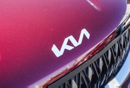 Kia Carnival Hybrid LXS FWD 2026