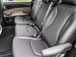 Kia Carnival Hybrid LXS FWD 2026