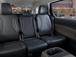 Kia Carnival Hybrid LXS FWD 2026