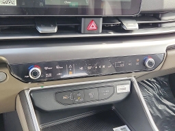 Kia Carnival Hybrid LXS FWD 2026