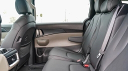 Kia Carnival Hybrid LXS FWD 2026