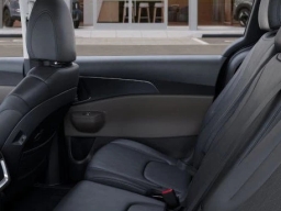 Kia Carnival Hybrid LXS FWD 2026