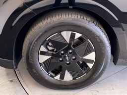 Kia Carnival Hybrid LXS FWD 2026