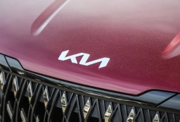 Kia Carnival Hybrid LXS FWD 2026