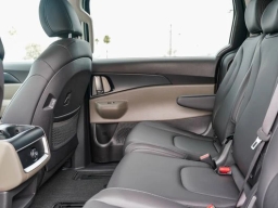 Kia Carnival Hybrid LXS FWD 2026