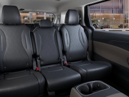 Kia Carnival Hybrid LXS FWD 2026