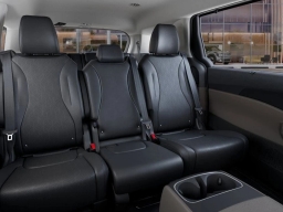 Kia Carnival EX FWD 2025