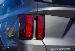 Kia Sorento Plug-In Hybrid EX AWD 2026