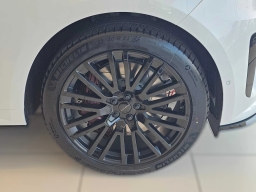 Land Rover Range Rover Sport SV P635 2026