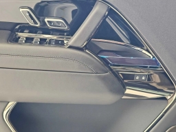 Land Rover Range Rover Sport SV P635 2026