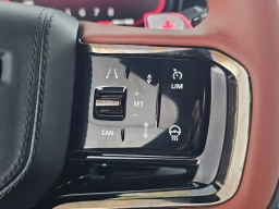 Land Rover Range Rover Sport SV P635 2026