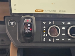 Land Rover Defender X-Dynamic SE 110 P400 2026