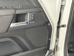 Land Rover Defender X-Dynamic SE 110 P400 2026