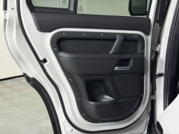 Land Rover Defender X-Dynamic SE 110 P400 2026