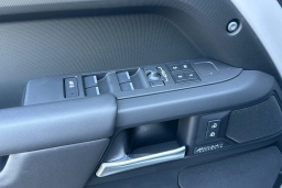 Land Rover Defender X-Dynamic SE 130 P400 2026