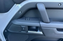 Land Rover Defender X-Dynamic SE 130 P400 2026