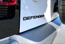 Land Rover Defender S 110 P400 2025
