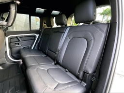 Land Rover Defender S 110 P300 2026