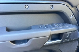 Land Rover Defender S 130 P300 2026