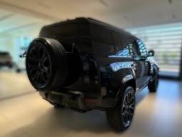 Land Rover Defender OCTA Black 110 P635 2026