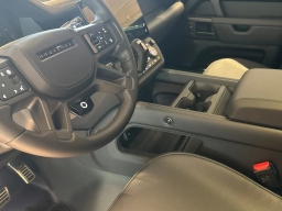 Land Rover Defender OCTA Black 110 P635 2026