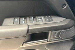 Land Rover Defender OCTA Black 110 P635 2026