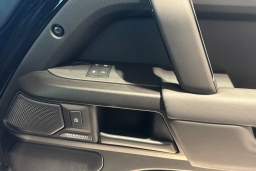 Land Rover Defender OCTA Black 110 P635 2026