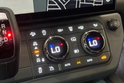 Land Rover Defender OCTA Black 110 P635 2026