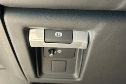 Land Rover Defender OCTA Black 110 P635 2026