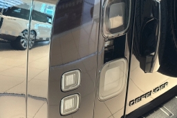 Land Rover Defender OCTA Black 110 P635 2026