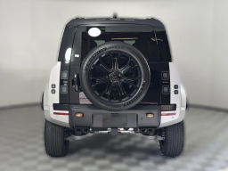 Land Rover Defender OCTA 110 P635 2026